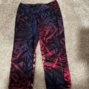Old Navy Active cropped leggings in a size small.